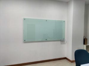 Papan Tulis Kaca Glassboard 120x200 Magnetik Gantung di bogor