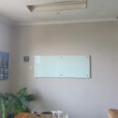 Papan tulis kaca glassboard 60x150 pd.kacang