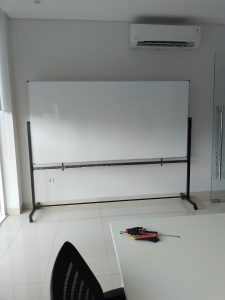 Papan Tulis Whiteboard Standing 90x180 Magnetic BSI