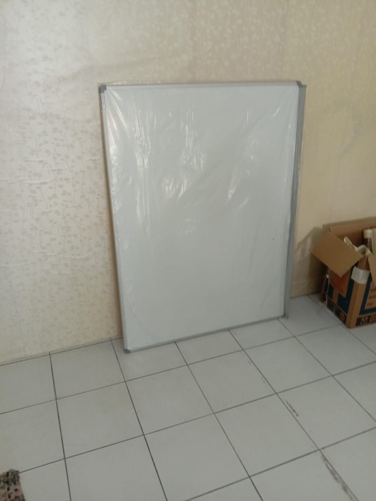 Papan Tulis Whiteboard hanako 80x120 gantung Magnetic