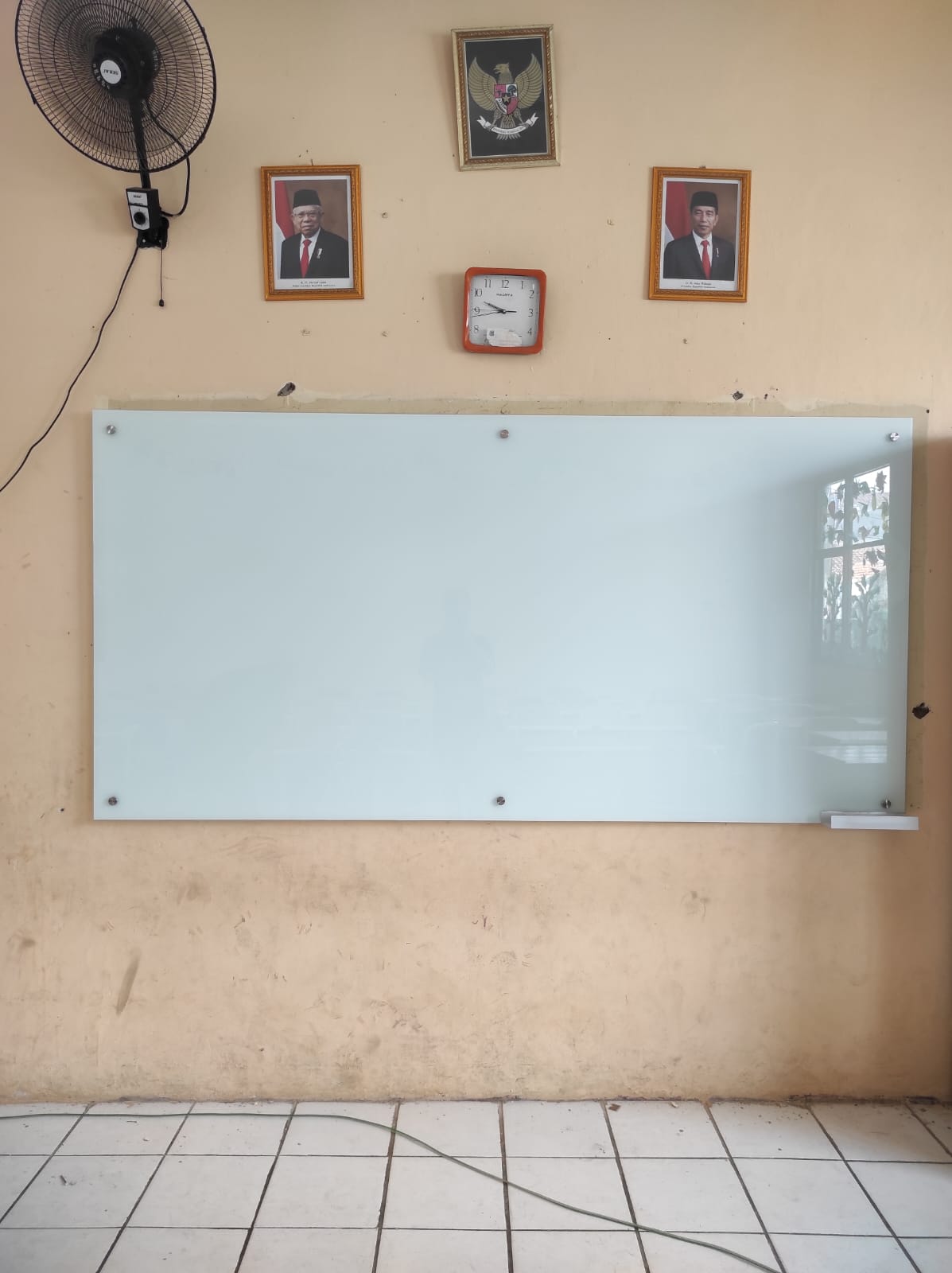 Jual Papan Tulis Kaca Glassboard Sekolah di Bintaro Sektor 5 Tangerang Selatan