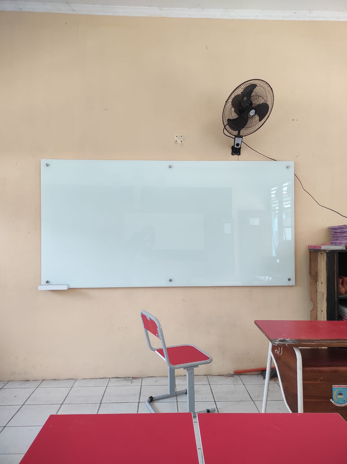Jual Papan Tulis Kaca Glassboard Sekolah di Bintaro Sektor 6 Tangerang Selatan